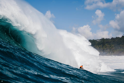 SURFER Jake Maki